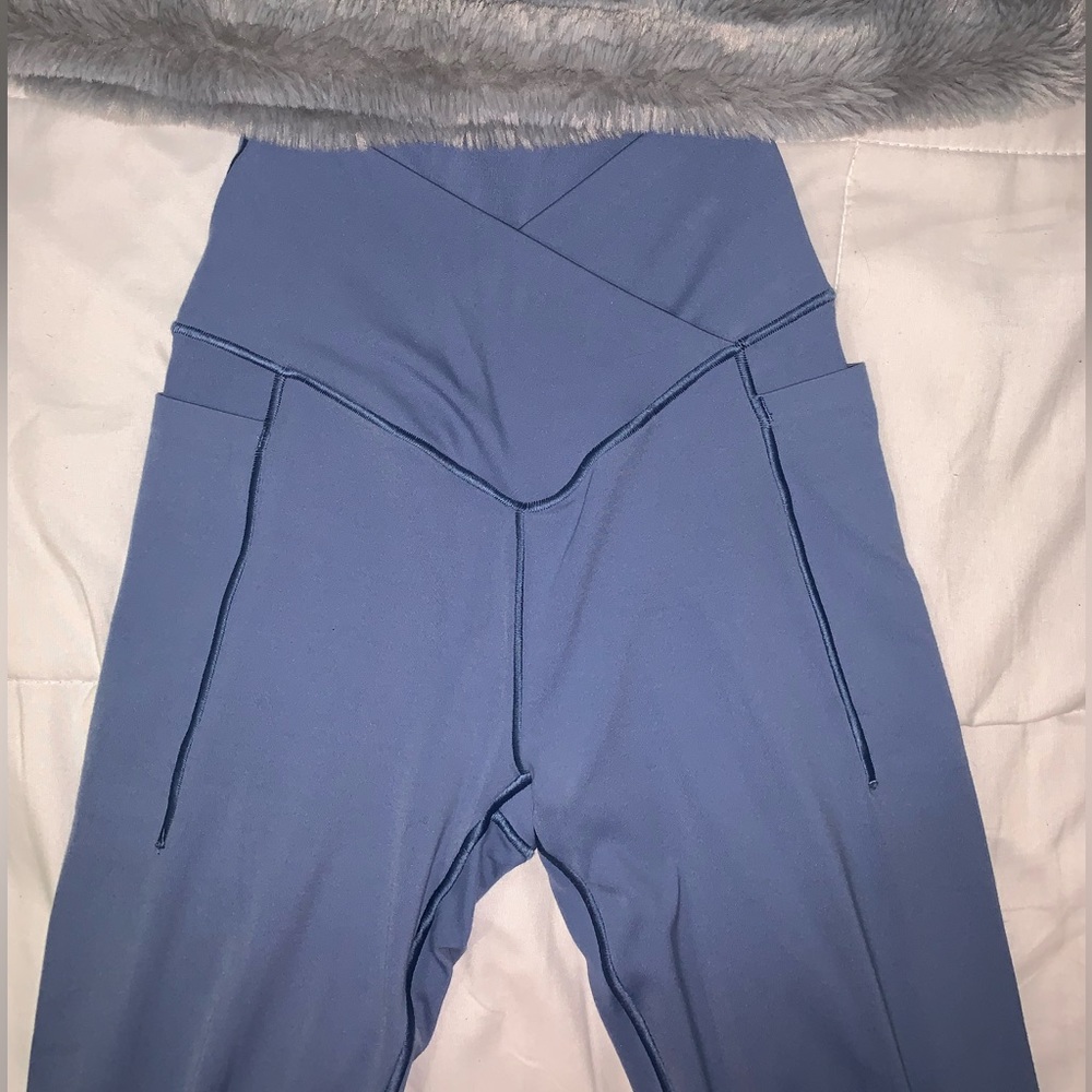 Marbled Blue Offline by Aerie crossover high waisted leggings